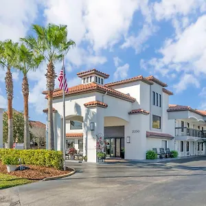 Hotel Quality Daytona Speedway - I-95